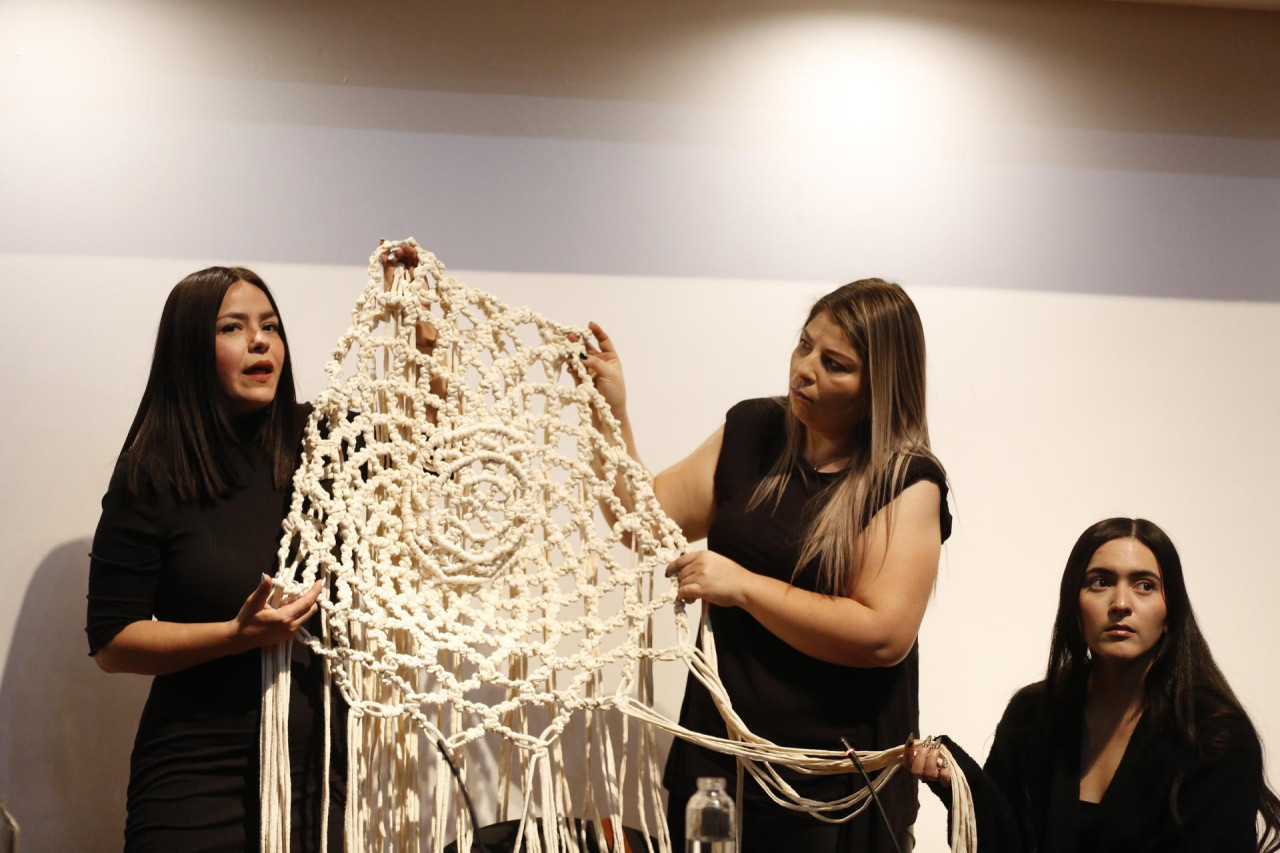 Activistas ambientales presentan el proyecto "Medusa". Foto: EFE.