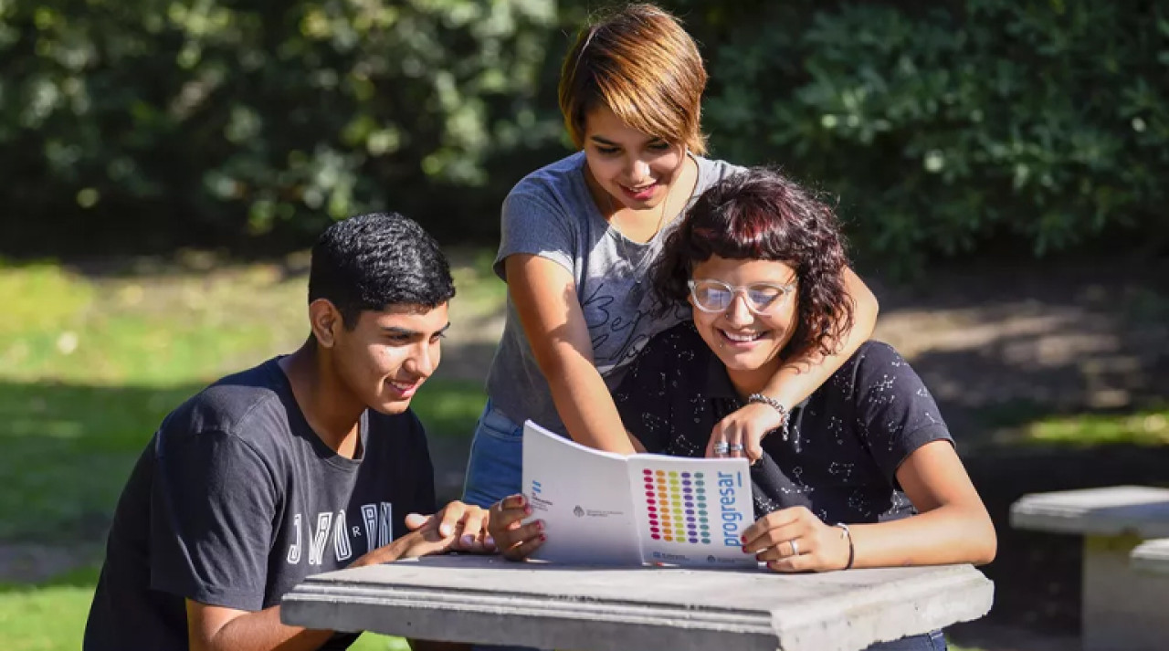 Becas progresar. Foto: X/@laurbedigital