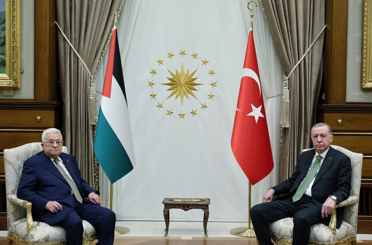 Recep Tayyip Erdogan junto a Mahmoud Abbás. Foto: REUTERS.