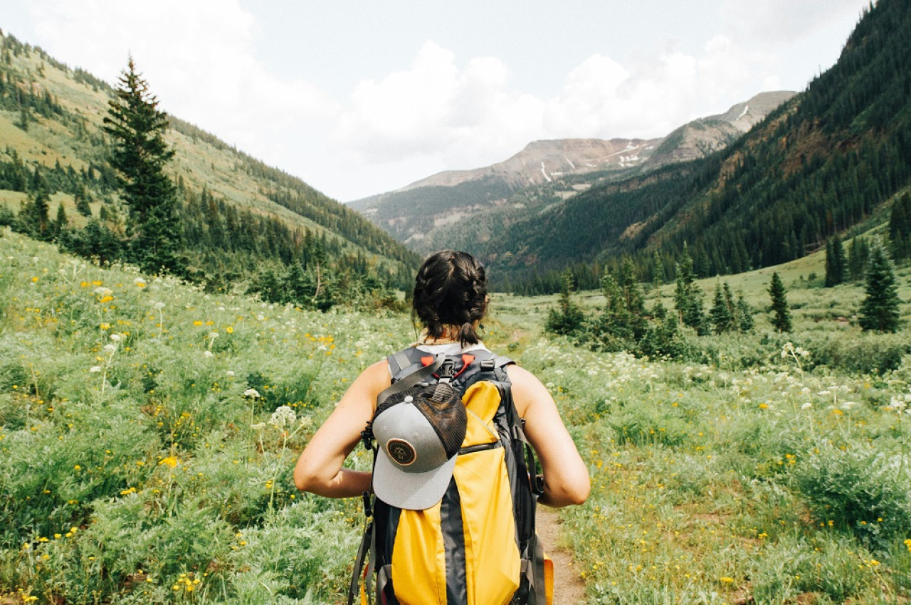 Actividad física, caminata. Foto: Unsplash.