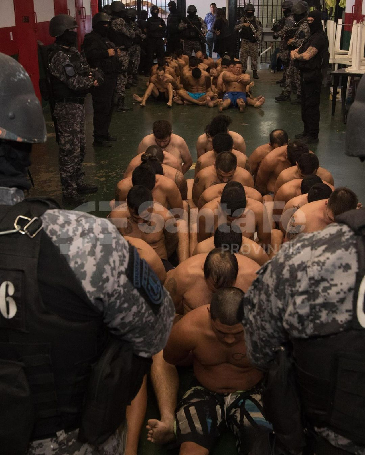 Impactante imagen en "A lo Bukele" en Rosario. Foto: Gobierno de Santa Fe.