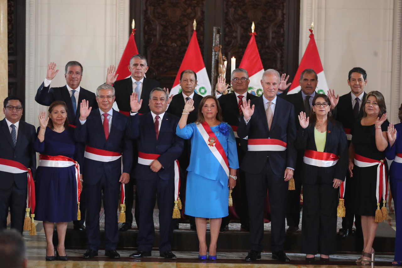 Dina Boluarte y el gabinete de Perú. Foto: EFE