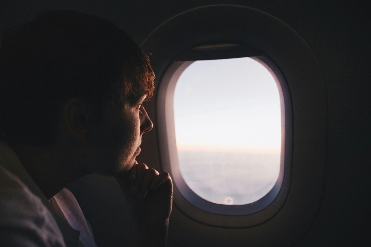 Viajar en avión. Foto Unsplash.