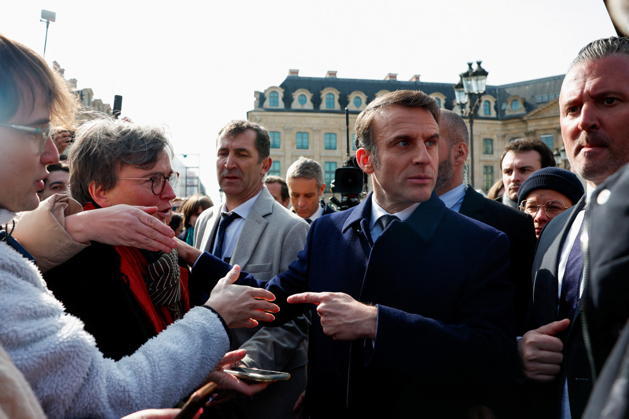 Emmanuel Macron en el acto por la incorporación del aborto en la Constitución francesa. Foto: REUTERS.