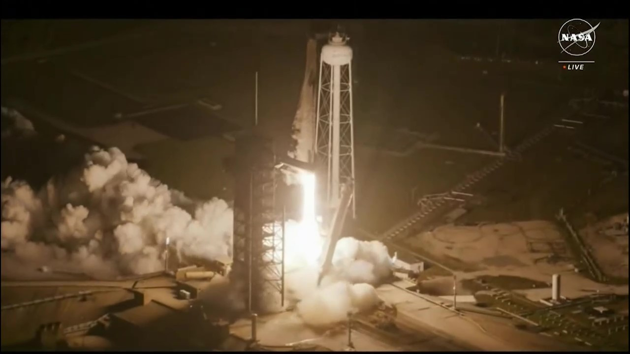 The departure of the eighth manned commercial mission is the relief of astronauts aboard the ISS.  Photo: Screenshot/EFE