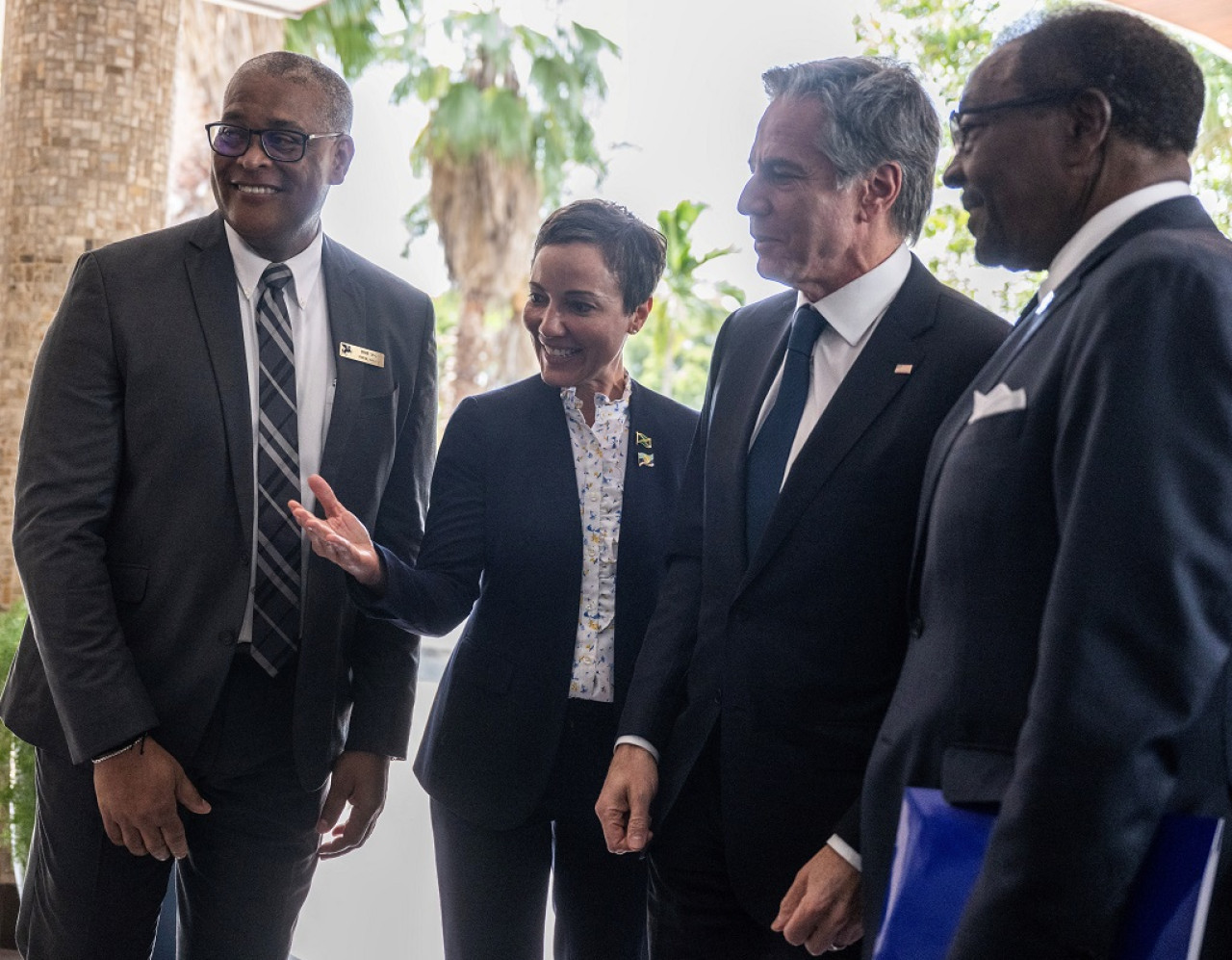 Antony Blinken junto a funcionarios de Jamaica. Foto: Reuters.