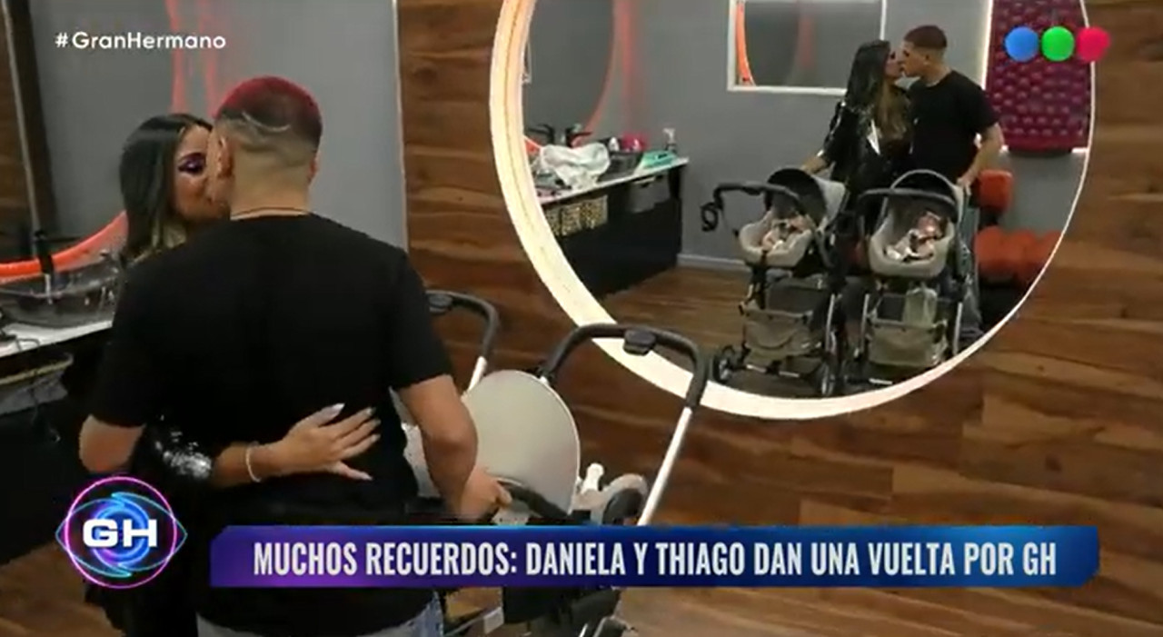 Thiago y Daniela entraron a la casa con sus gemelas. Foto: Telefe.