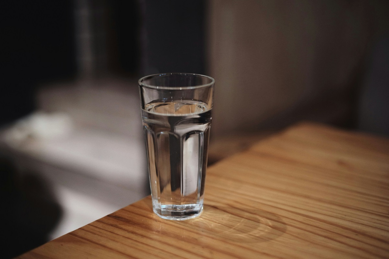 Vaso de agua. Foto: Unsplash.