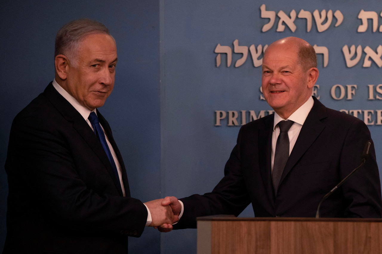 Benjamín Netanyahu y Olaf Scholz. Foto: Reuters