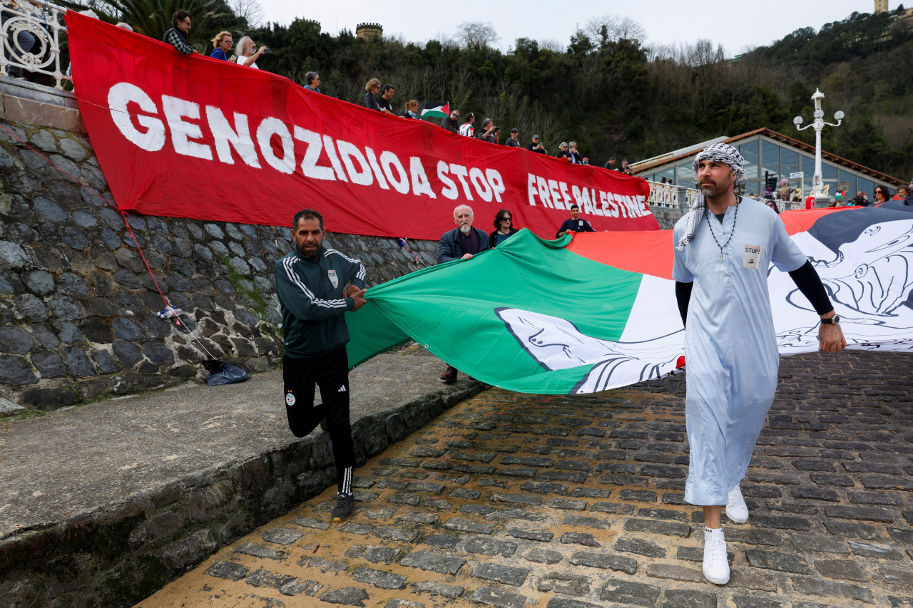 Marcha en San Sebastián por Palestina. Foto: Reuters.