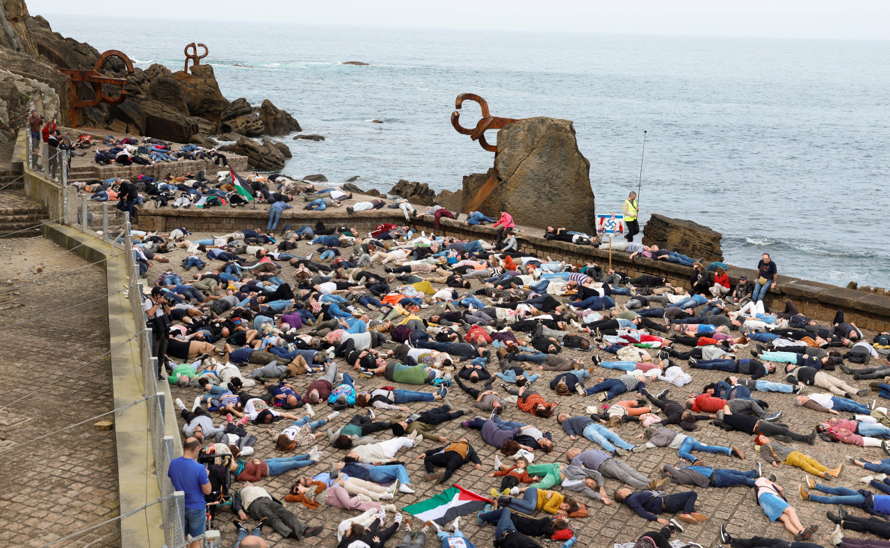 Marcha en San Sebastián por Palestina. Foto: Reuters.