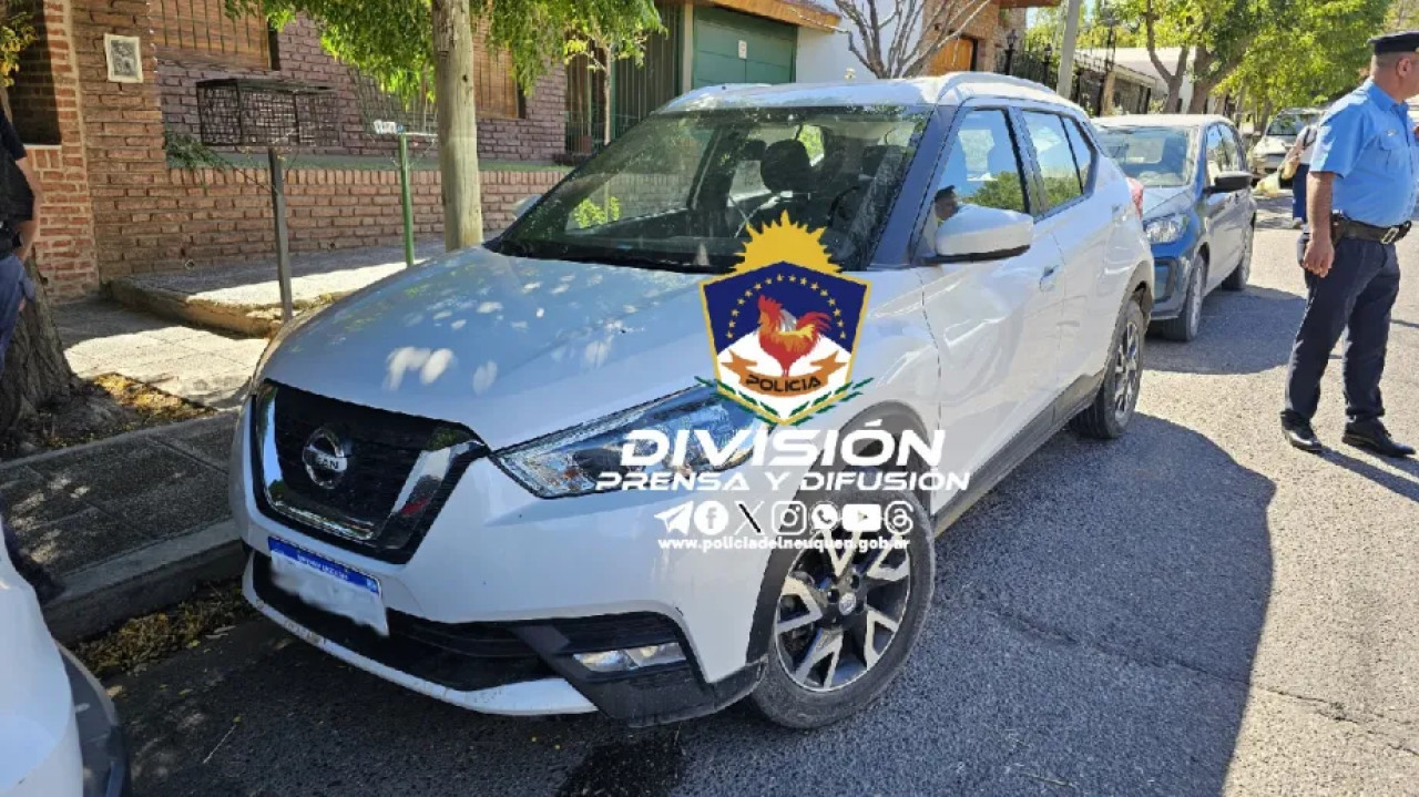 El auto en el que olvidaron al niño. Foto: Policía Neuquén.