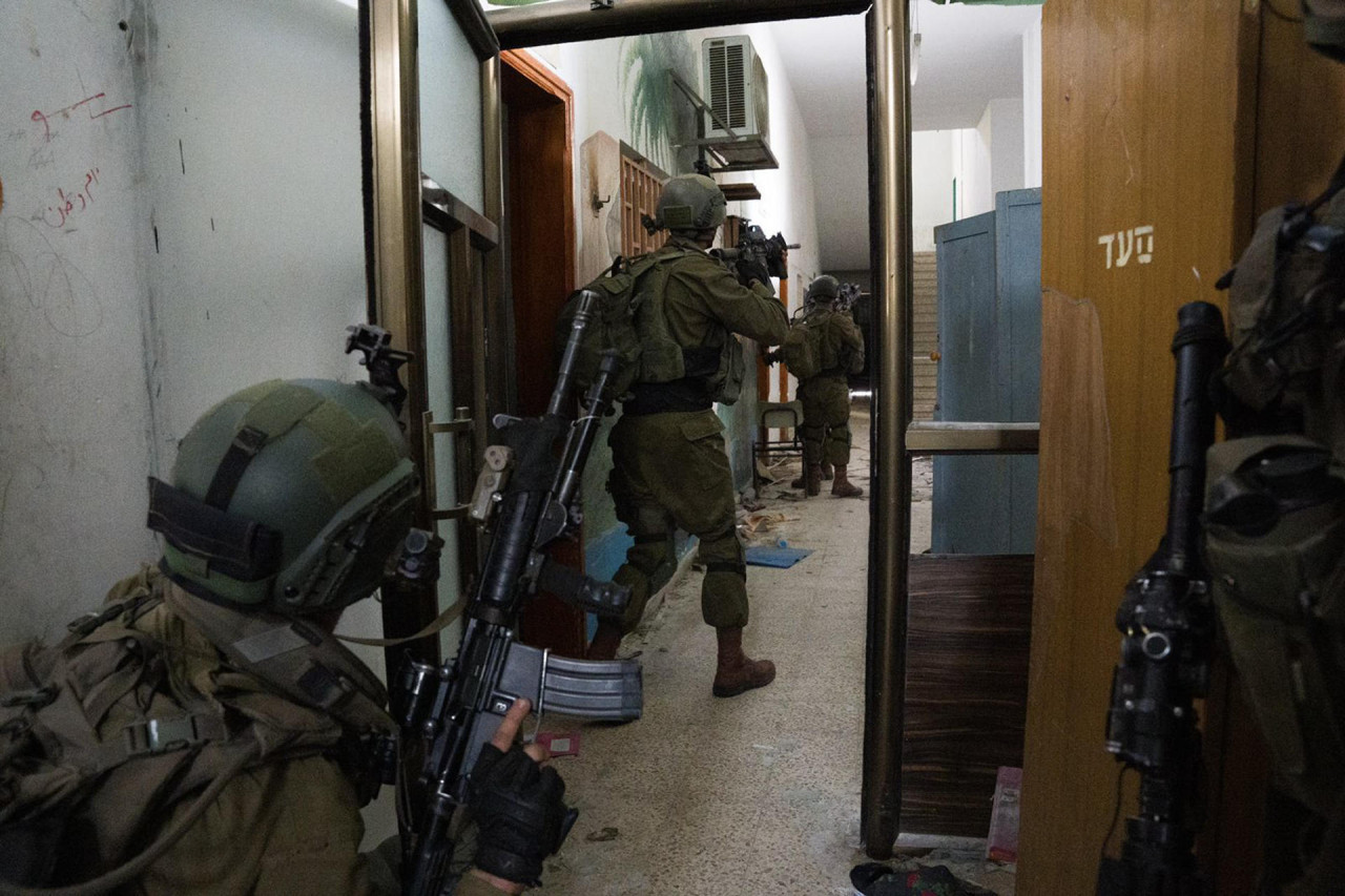Operaciones del Ejército israelí en el Hospital Al Shifa de Gaza. Foto: EFE.
