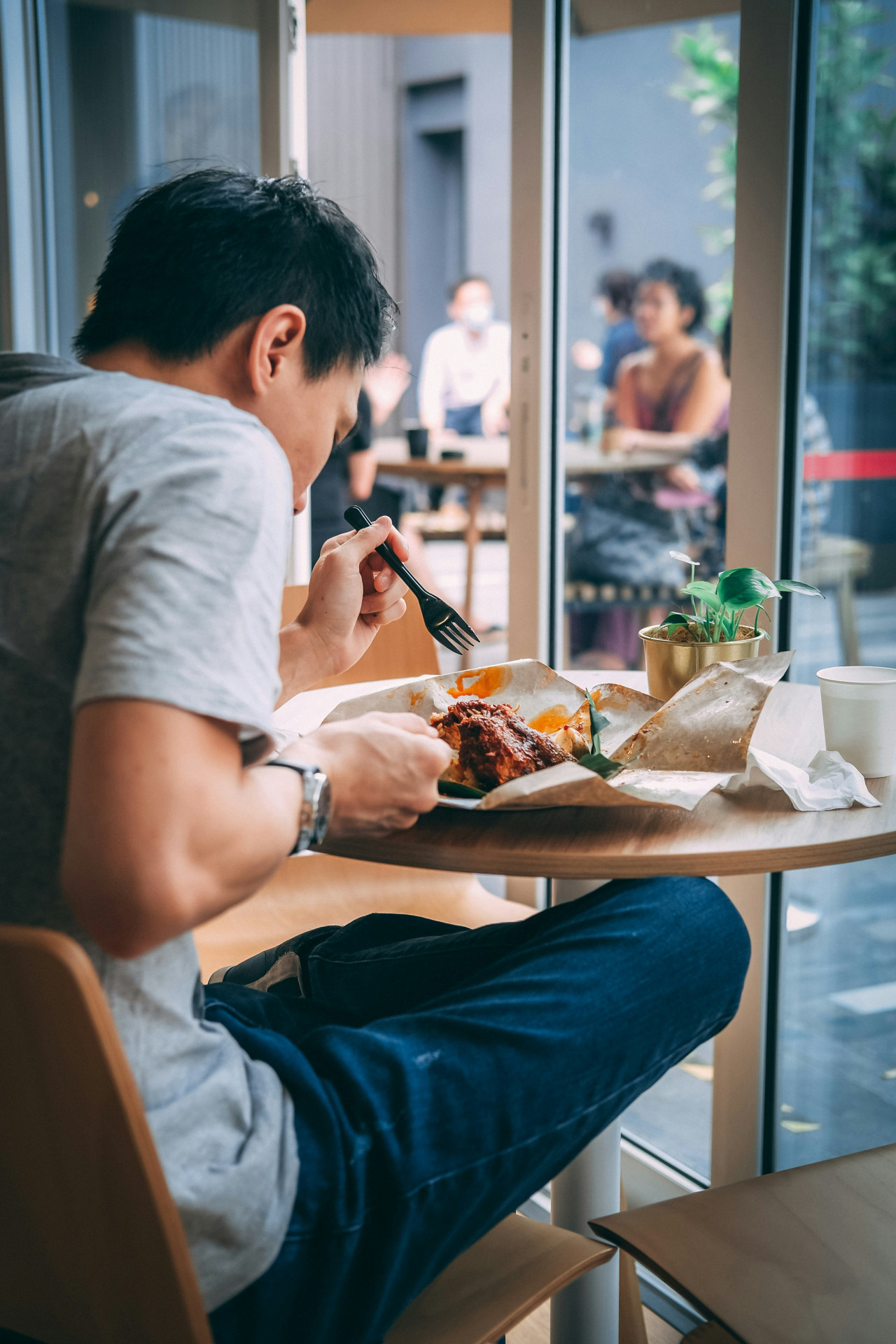 Un hombre enveneno a cinco compañeros de trabajo, de los cuales uno murió. Foto: Unsplash.