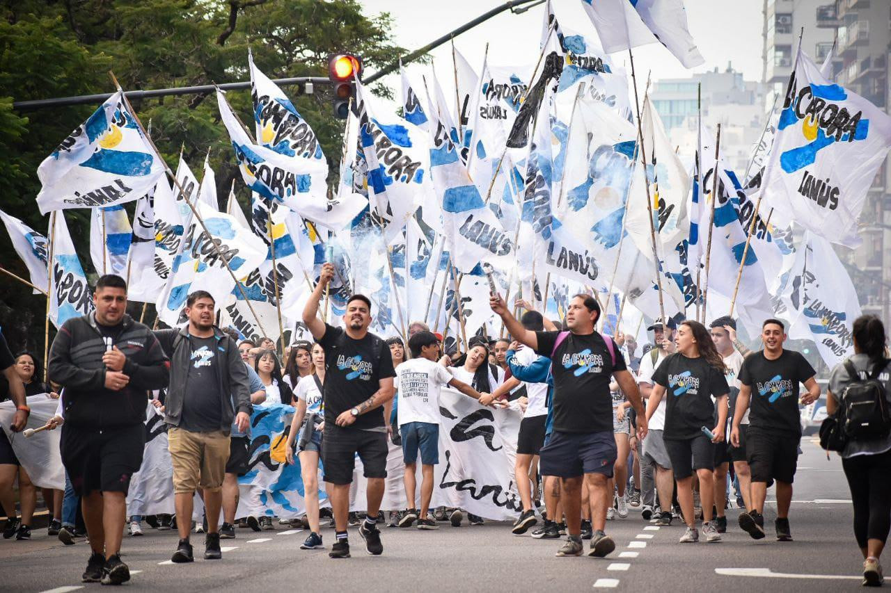 Multitudinaria caminata de militantes de La Cámpora de todo el país por el 24M. Foto: prensa.