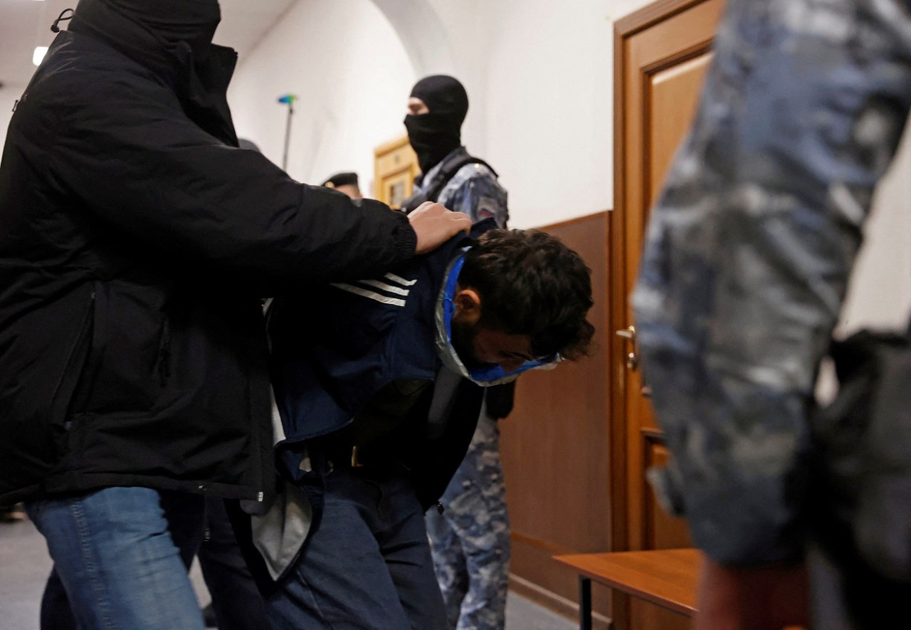 Los sospechosos por el atentado en Moscú fueron llevados a la Justicia. Foto: Reuters