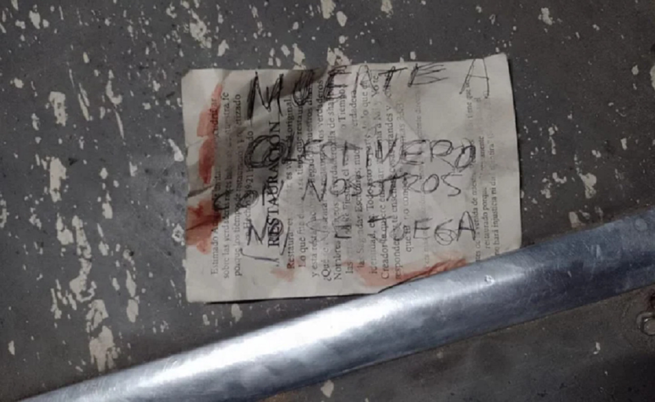 "Muerte a los colectiveros, con nosotros no se juega". Foto: NA.