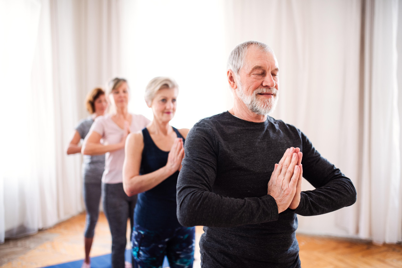 Yoga en grupo. Foto: Reuters, Alamy