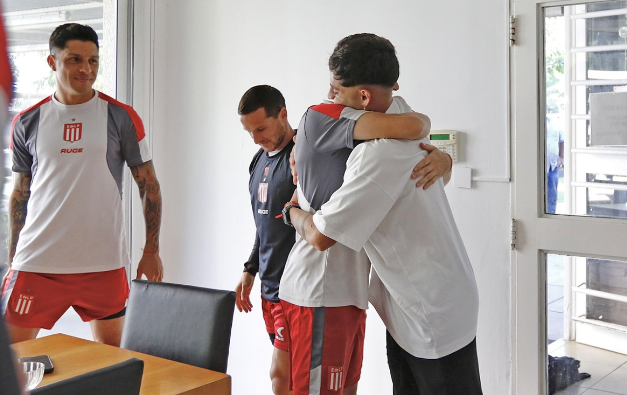 Javier Altamirano visitó el Country de City Bell. Foto: X @EdelpOficial.