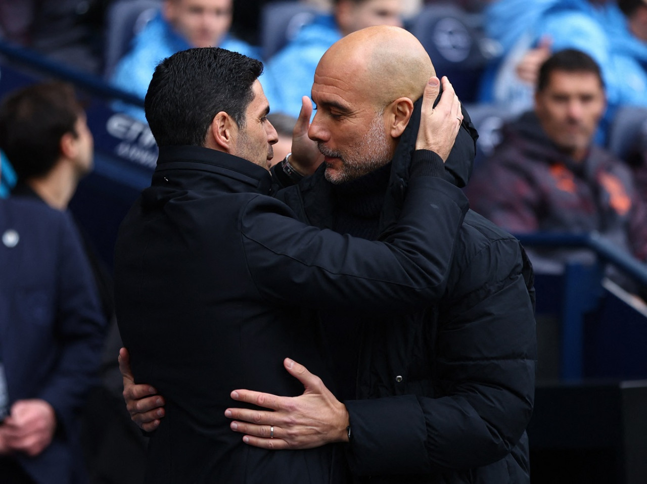 Mikel Arteta y Pep Guardiola. Foto: Reuters.