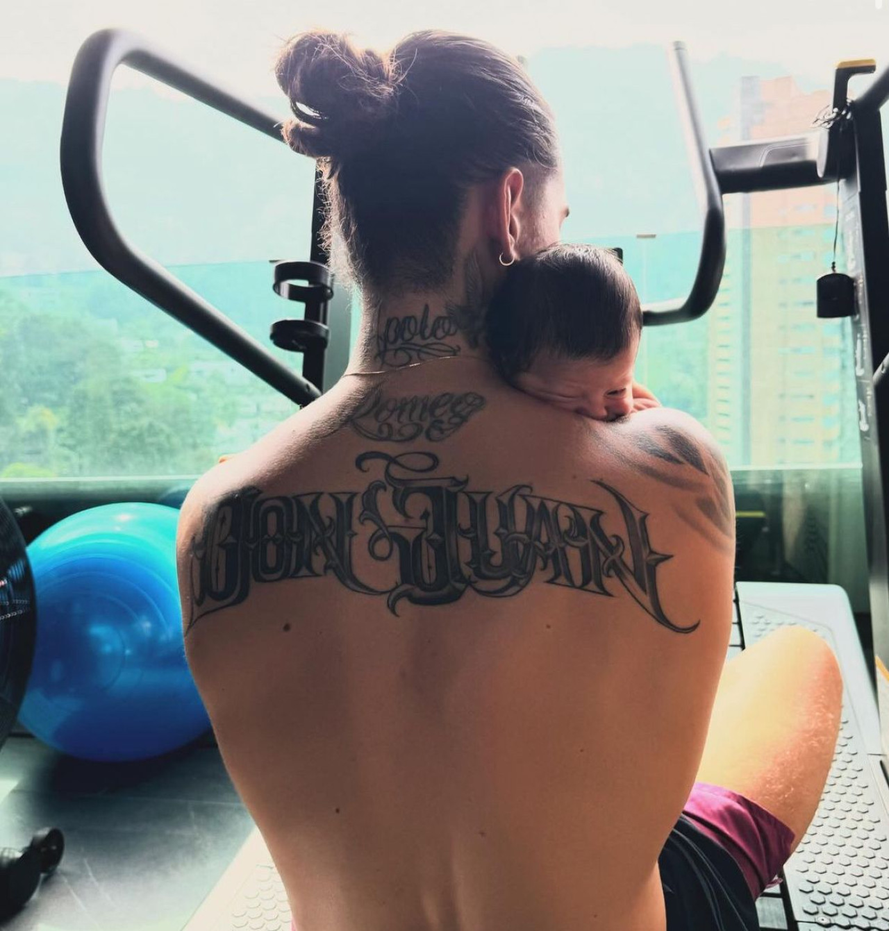 Maluma con su hija. Foto: @maluma