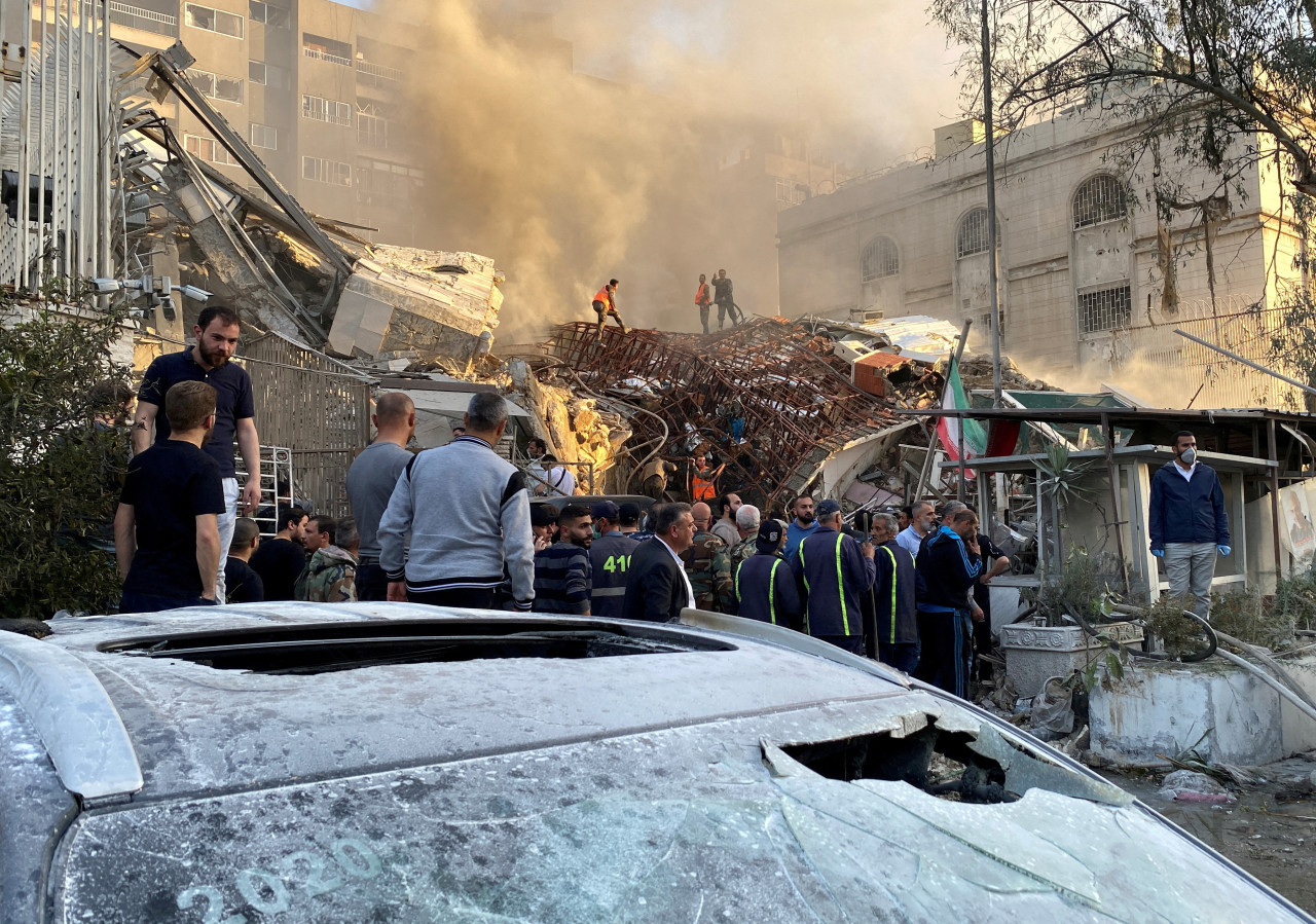 Ataque israelí en Siria contra embajada iraní. Foto: Reuters.