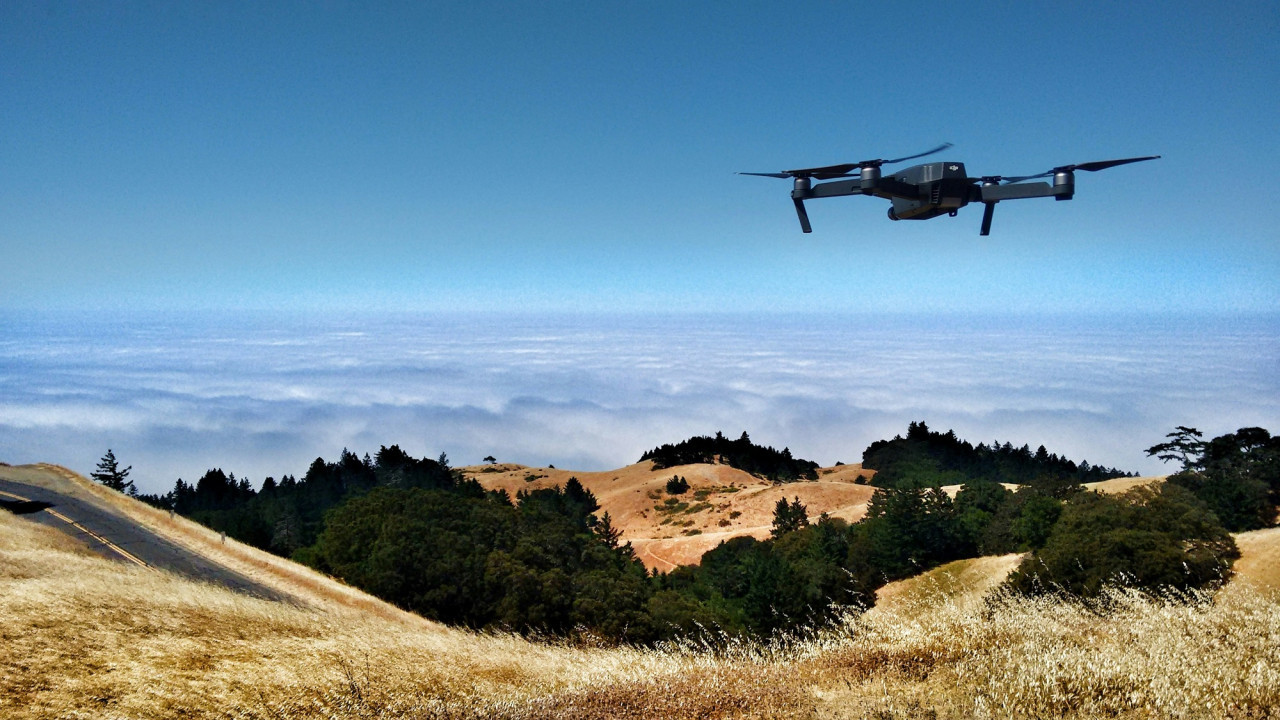 El dron Feiyi tiene cuatro hélices y es capaz de zambullirse debajo del agua. Foto Unsplash