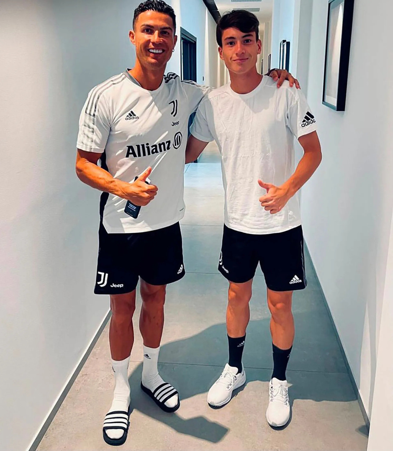 Cristiano Ronaldo y Matías Soulé. Foto: redes sociales.