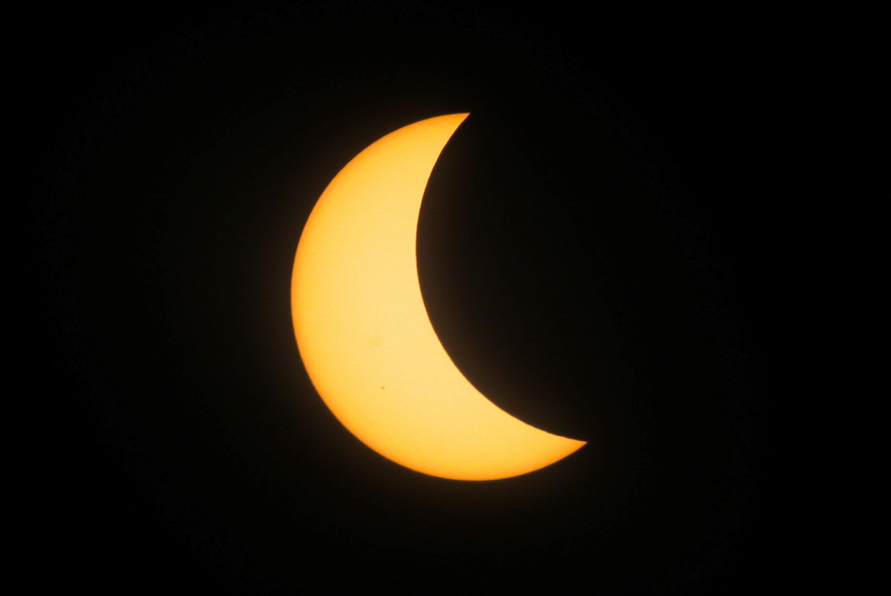 Total solar eclipse.  Photo: Reuters