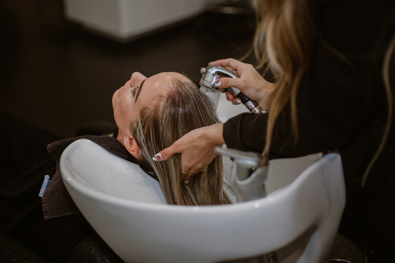 Canas, cabello, tratamiento. Foto: Unsplash