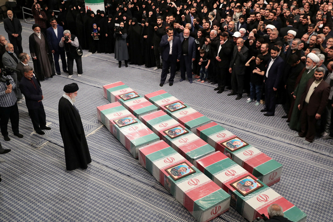 Irán prometió castigar a Israel en el funeral por el ataque a la embajada. Foto: Reuters