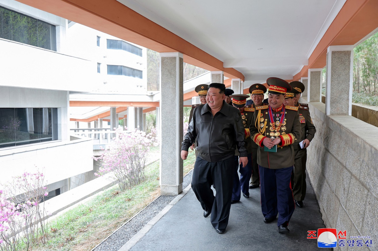 Kim Jong-un en su visita a la Universidad Político Militar Kim Jong-il. Foto: Reuters