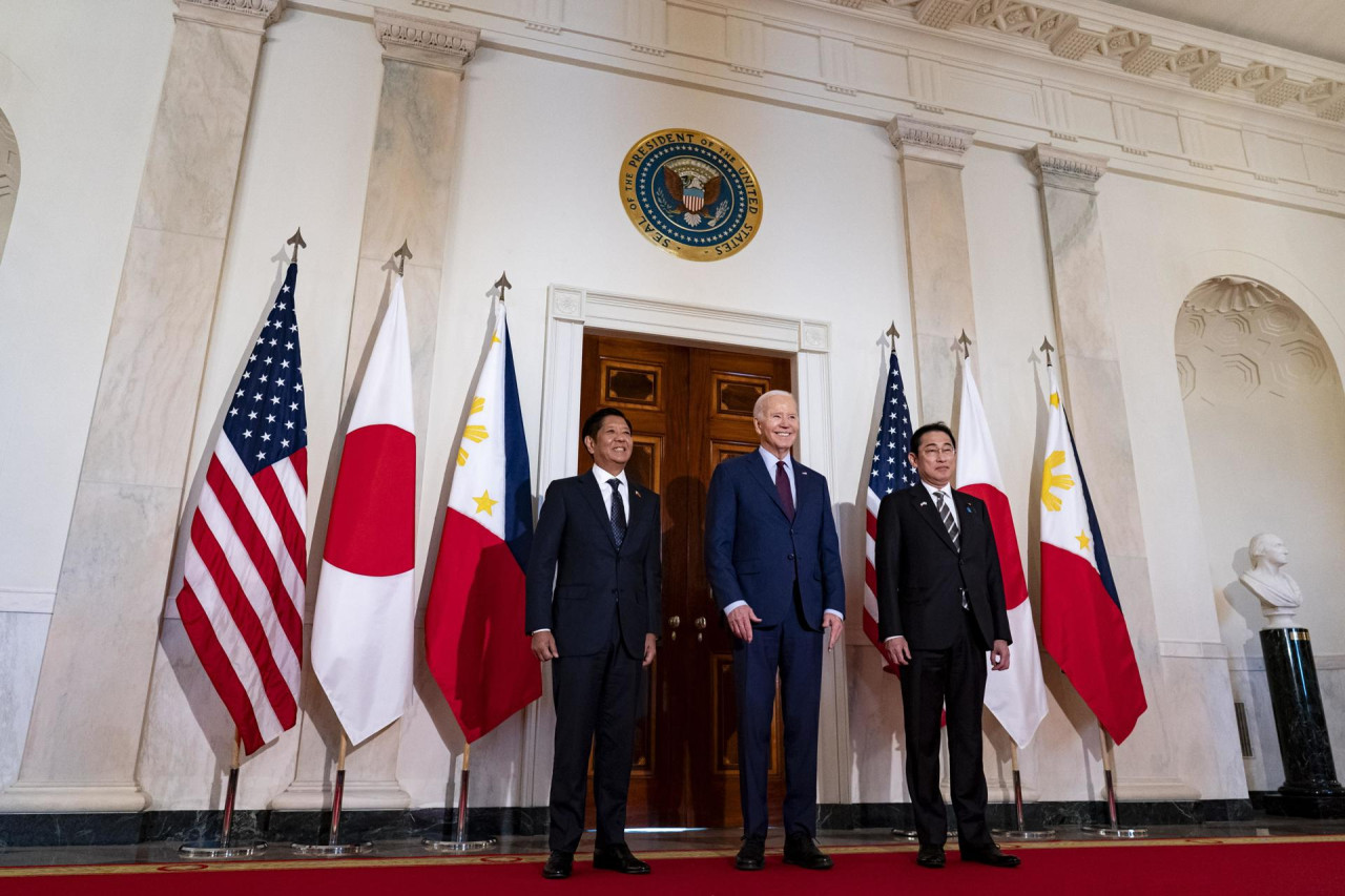 Reunión trilateral del presidente estadounidense Biden con el presidente de Filipinas y el primer ministro de Japón. EFE
