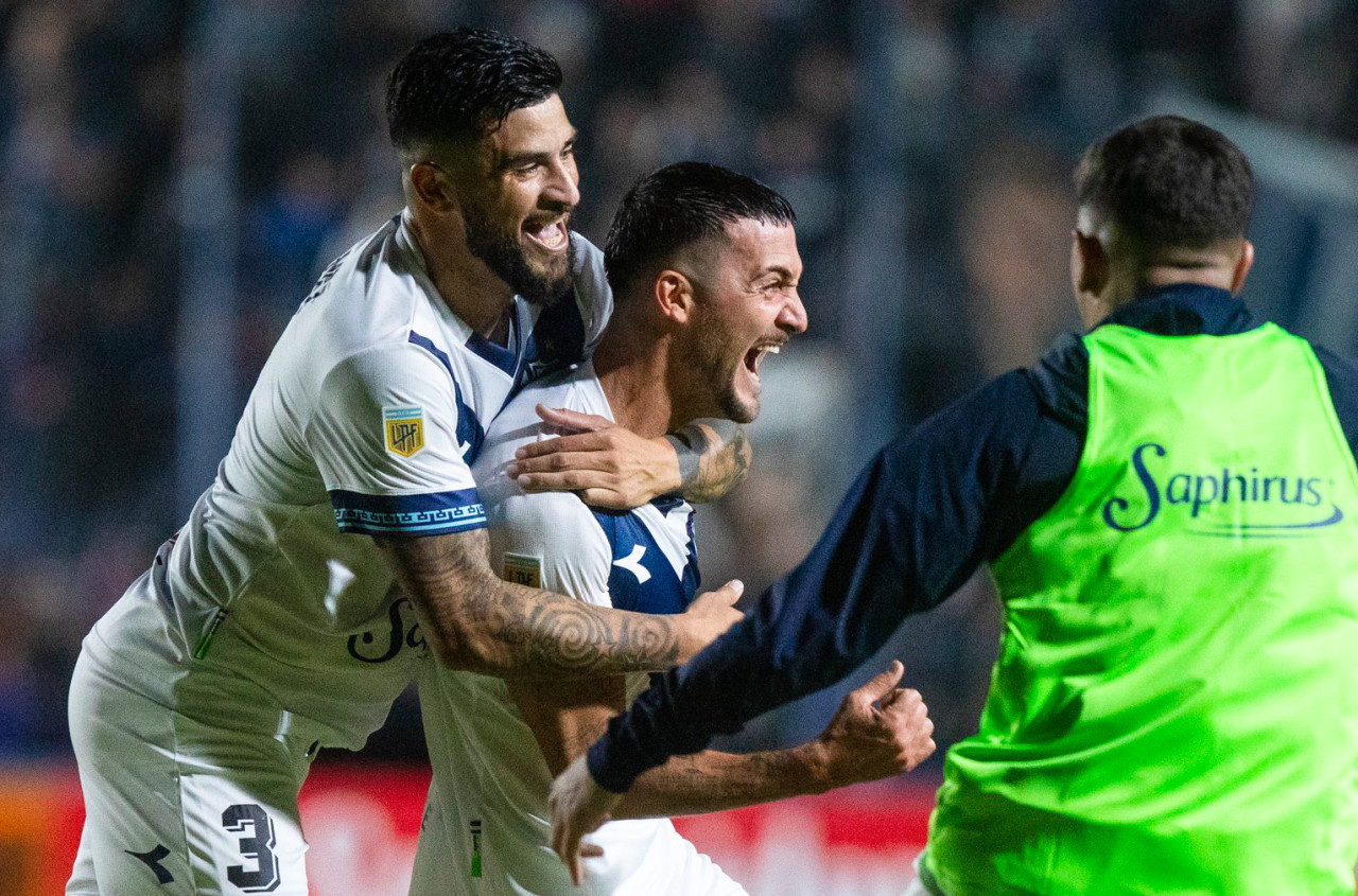 Vélez sorprendió y clasificó a los cuartos de final de la Copa de la Liga. Foto: NA.