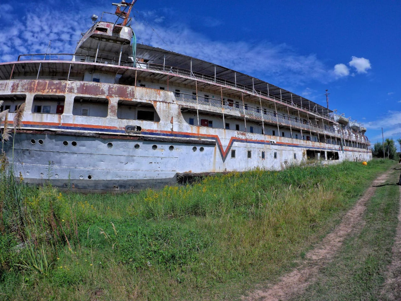 Barco "Ciudad de Paraná". Foto: X