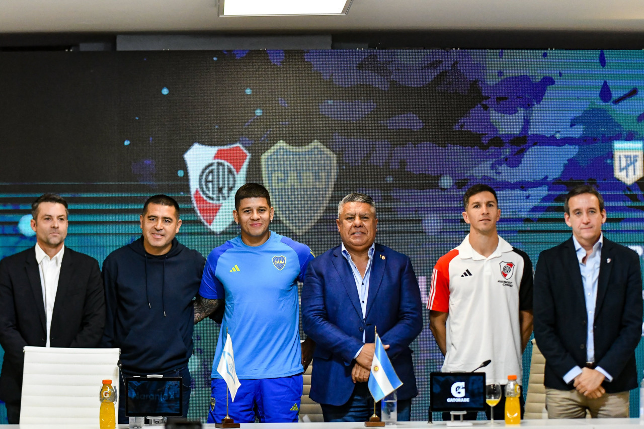 Conferencia de prensa de Nacho Fernández y Marcos Rojo. Foto: @LigaAFA.