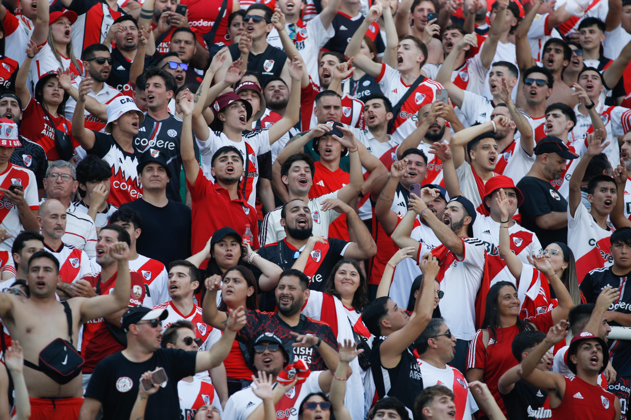 El color de los hinchas en el Superclásico. Foto: NA