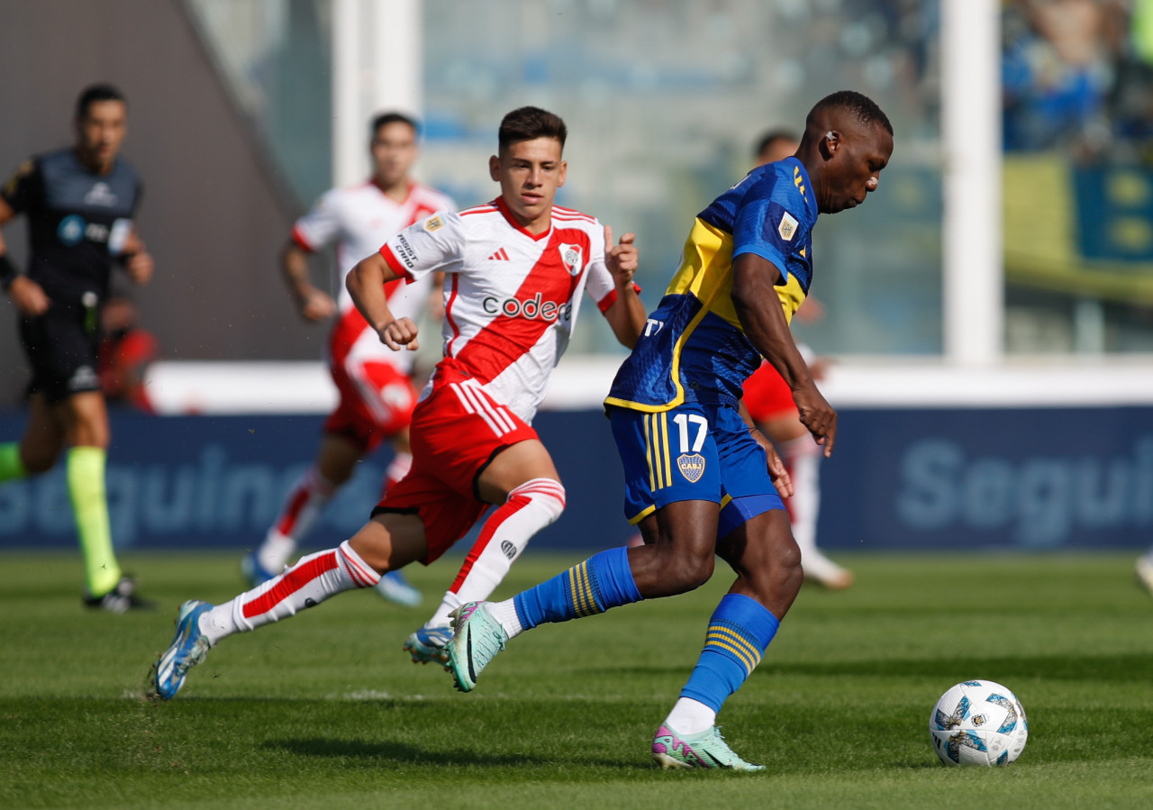 Luis Advíncula, River vs Boca, Copa de la Liga. Foto: NA