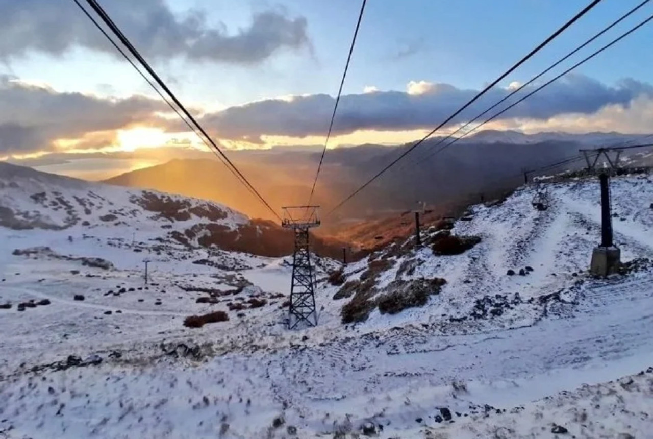 Bariloche presentó su primera nevada fuerte. Foto: NA
