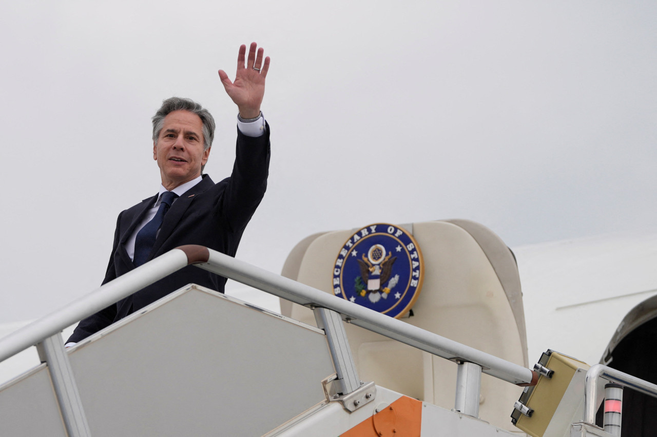 Antony Blinken en su llegada a China. Foto: Reuters.