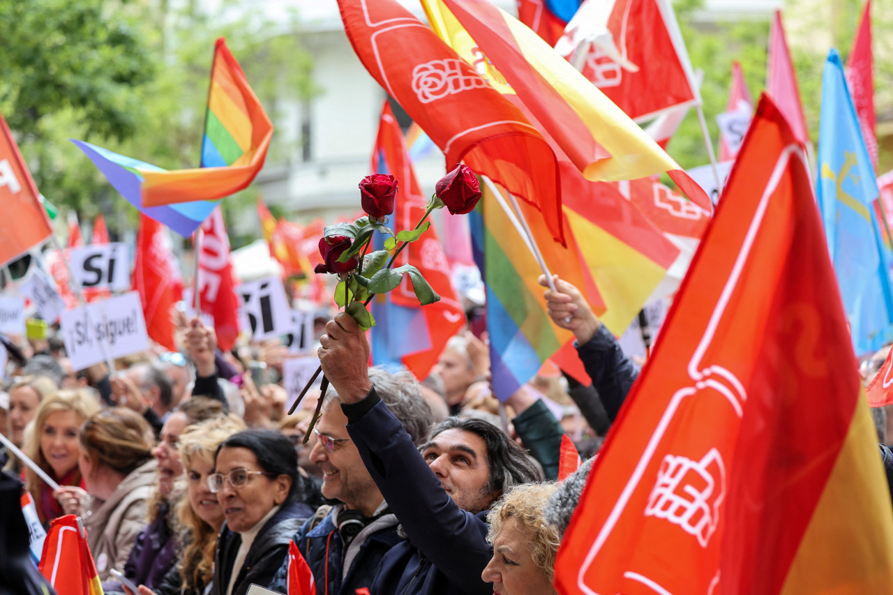 Manifestación de militantes del PSOE por Pedro Sánchez. Foto: Reuters.