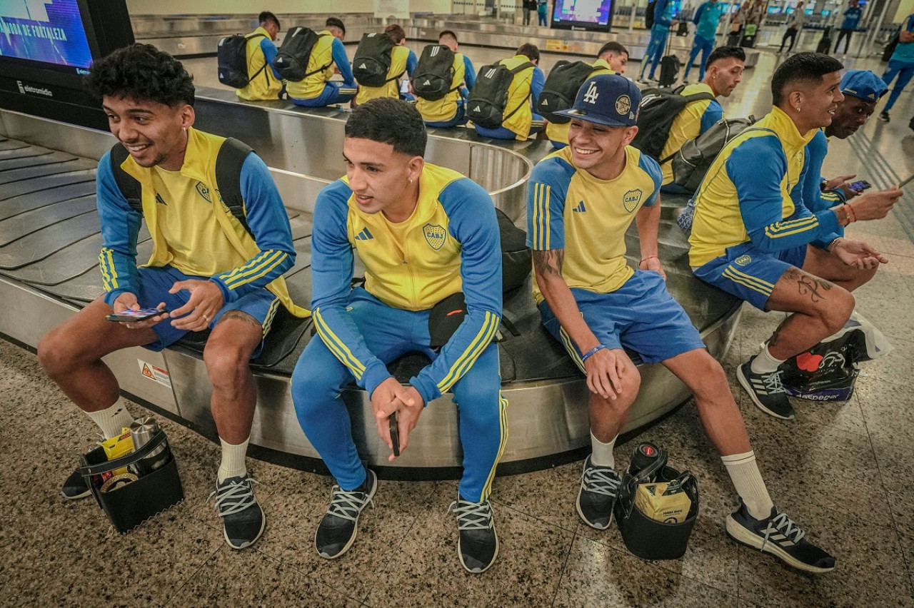 Cristian Medina (izquierda) y Ezequiel Equi Fernández. Foto: X @BocaJrsOficial.