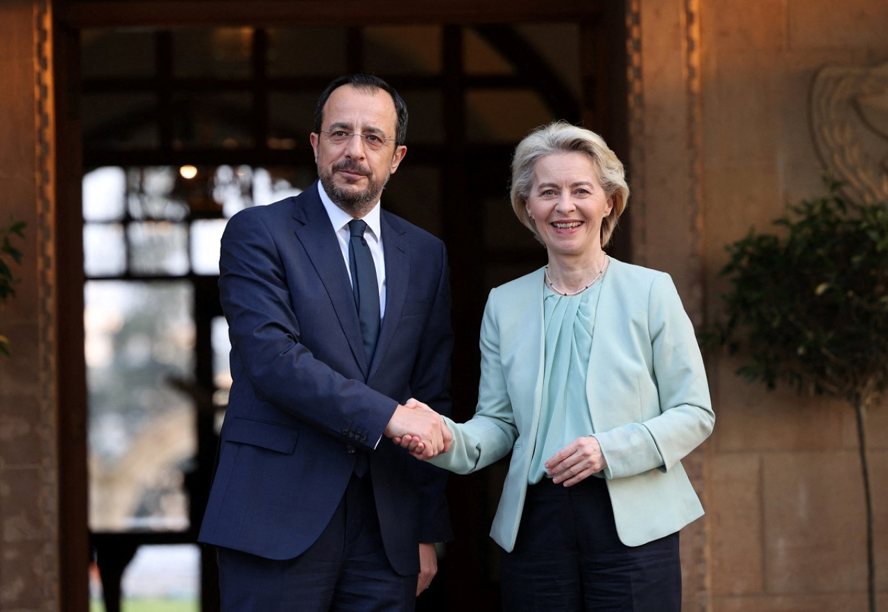 Nikos Christodoulides y Ursula Von der Leyen. Foto: Reuters.