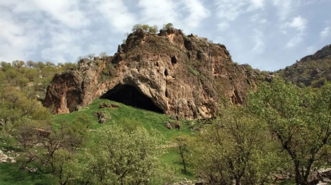 Cueva del Kurdistán iraquí donde encontraron los restos óseos. Foto: CNN