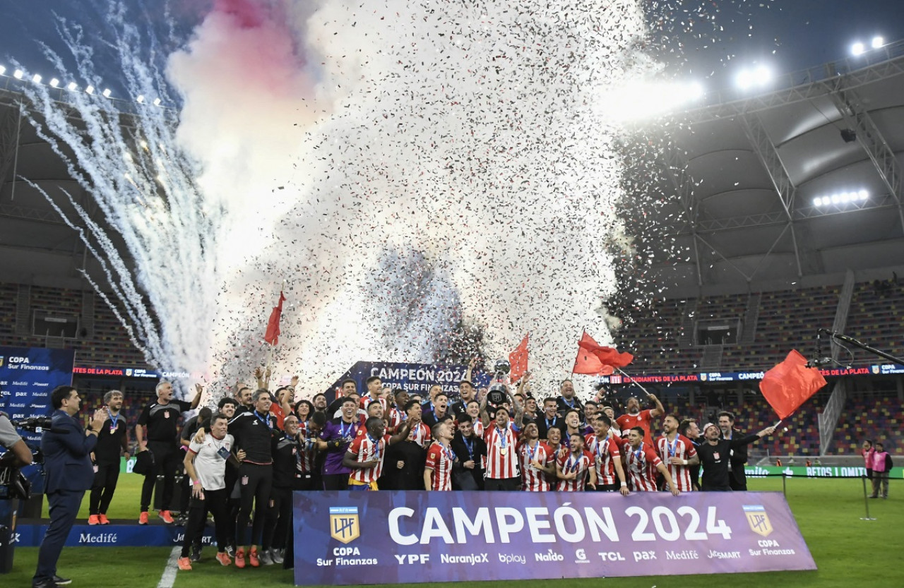 Estudiantes de La Plata campeón de la Copa de la Liga. Foto: NA.