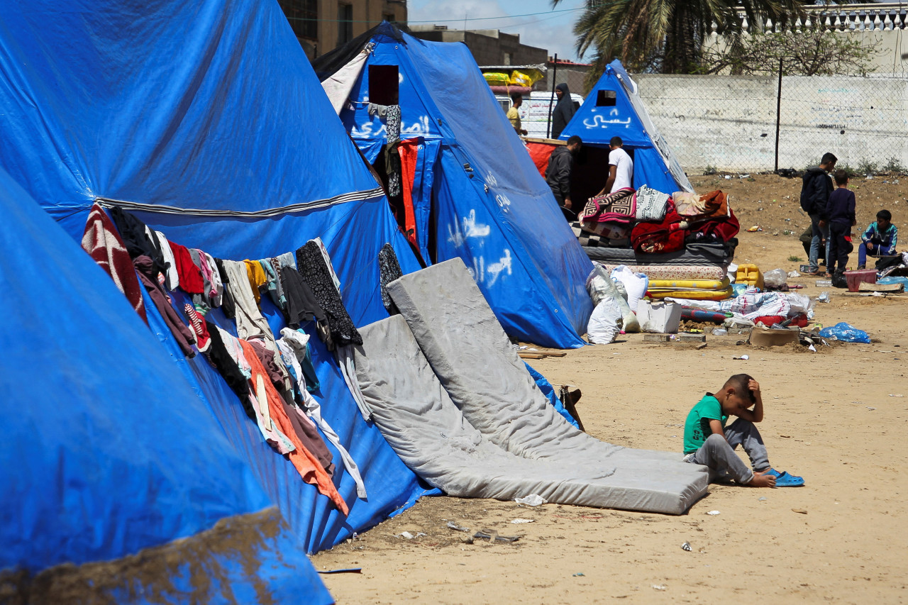 Israel insta a gazatíes a evacuar la ciudad de Rafah. Foto: Reuters.