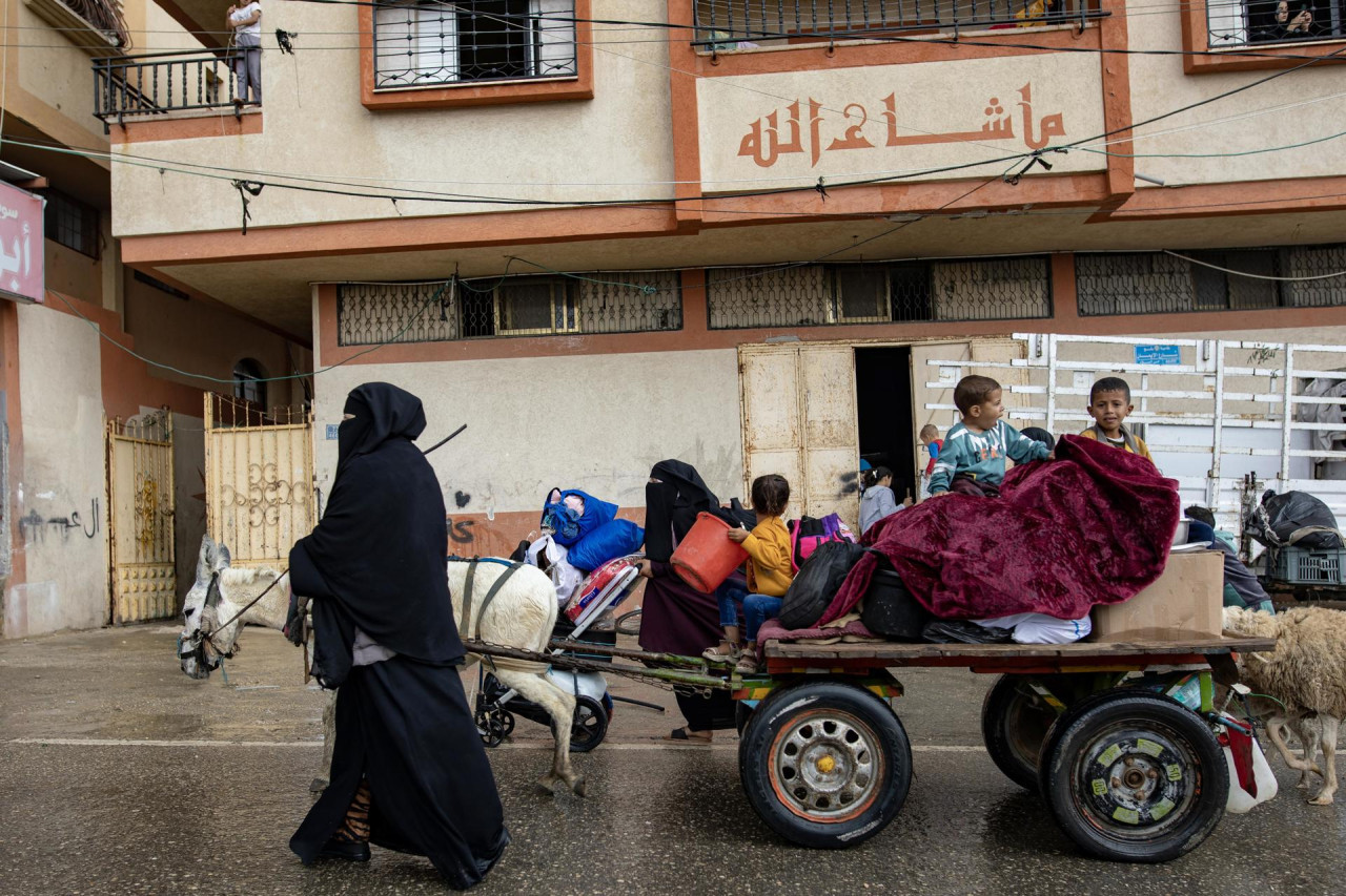 Israel insta a gazatíes a evacuar la ciudad de Rafah. Foto: EFE.