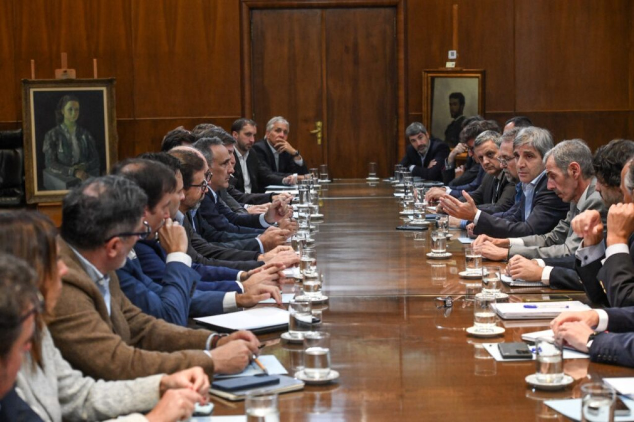 Reunión de Luis Caputo con empresarios de petroleras y productoras de gas.