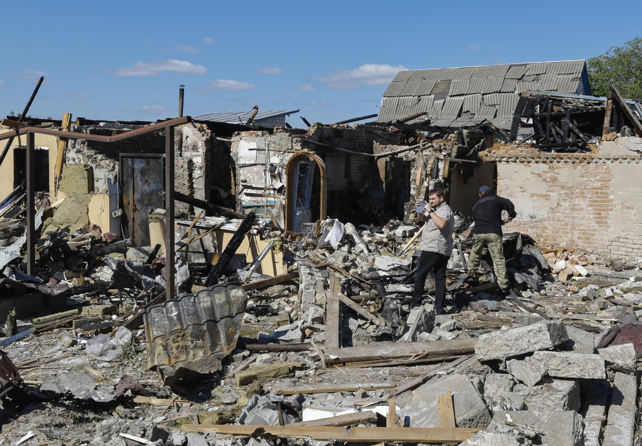 Destrucción en Ucrania tras ataque ruso. Foto: EFE.