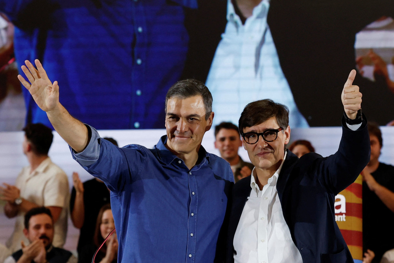 Pedro Sánchez y Salvador Illa. Foto: Reuters.